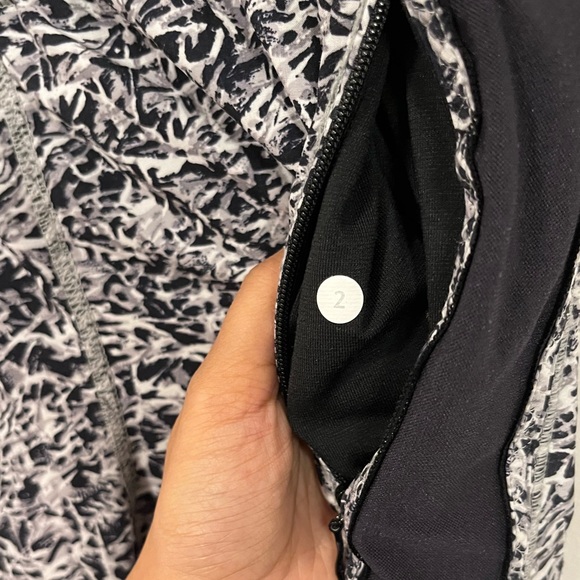 Lululemon For Love Crop Mini Ripple White Seal Grey/Black 2 - Picture 15 of 16